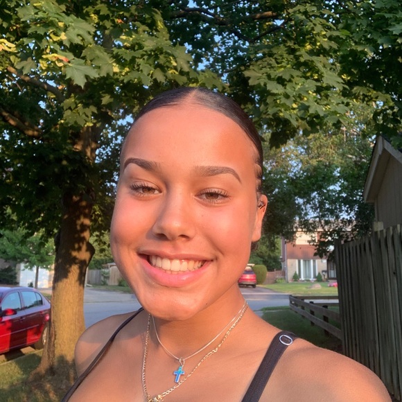 Meet your Posher, Janay - Picture 1 of 1